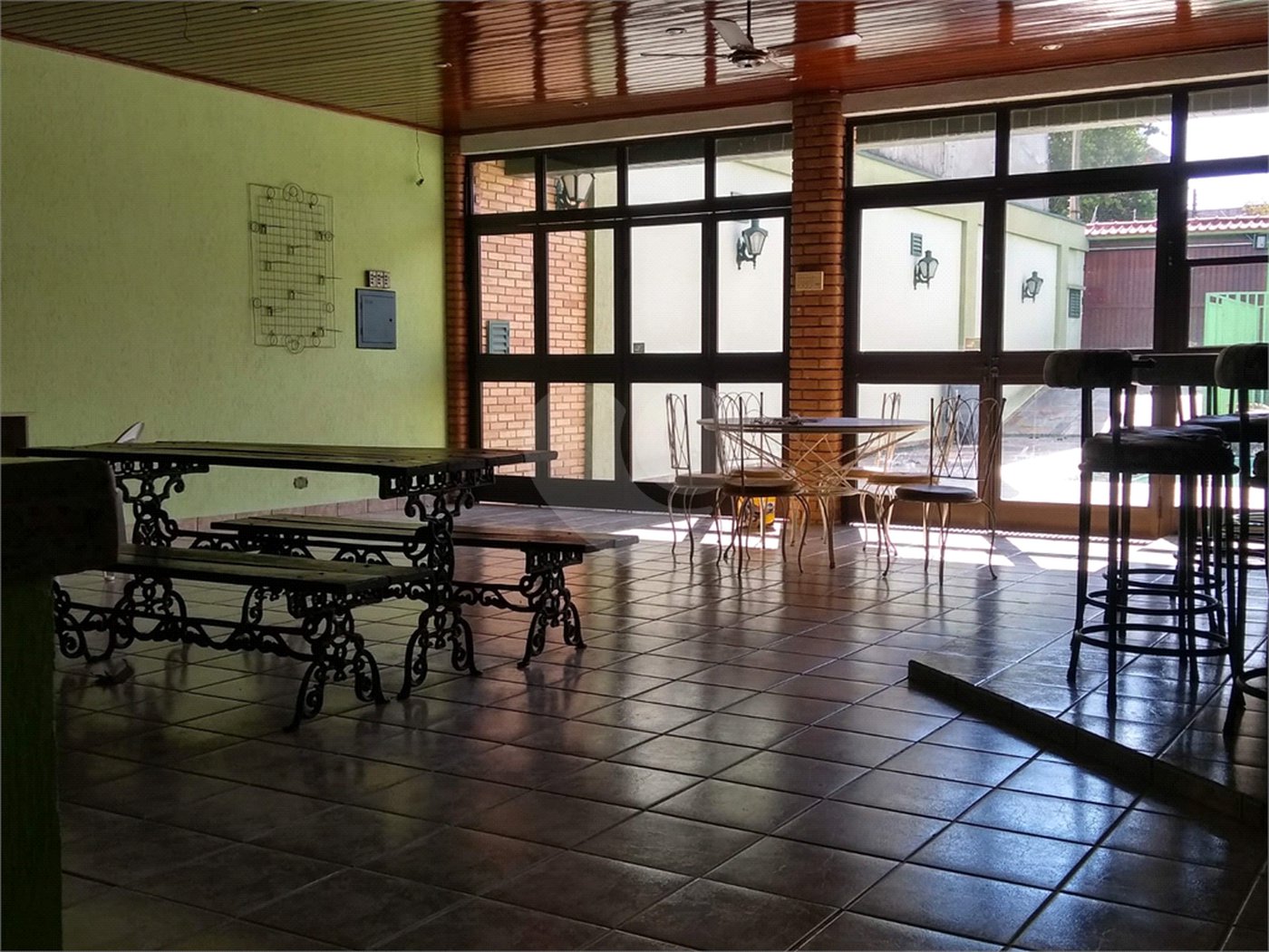 Casa à venda com 6 quartos, sendo 2 suítes,  em Jardim Leocádia, Sorocaba, SP