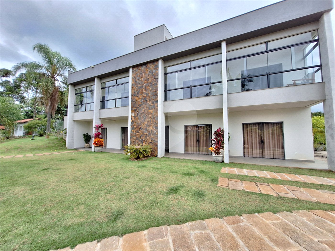 Casa à venda com 7 quartos, sendo 3 suítes, no condomínio Chacaras do Lago, Vinhedo - SP