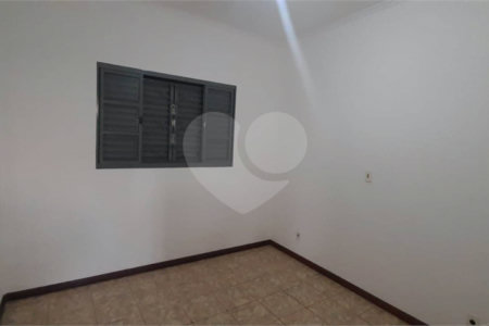 Casa térrea para venda, com 3 dormitórios, sendo 1 suíte.