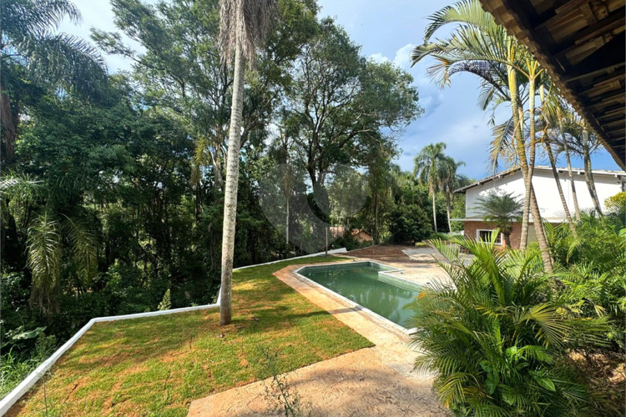 Casa à venda com 5 quartos, sendo 2 suítes, no condomínio Sausalito, Mairiporã - SP