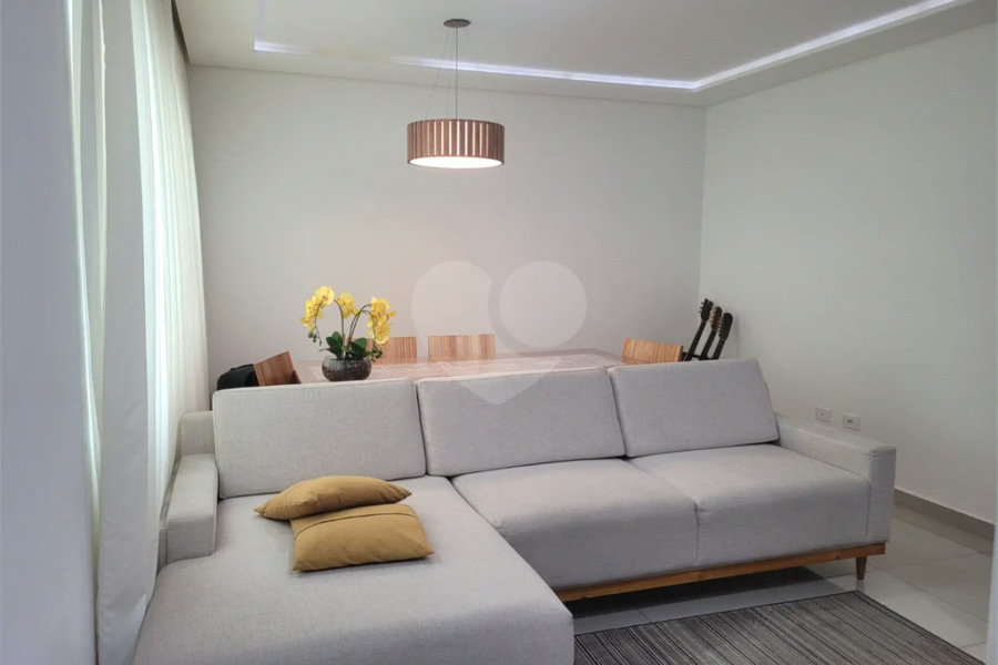 Casa à venda com 3 quartos, sendo 1 suíte, no condomínio Residencial Isabel, São Paulo - SP