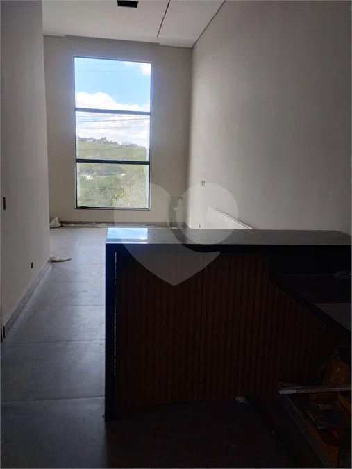Casa em Atibaia com 3 dormitórios (1 suíte), sala 2 ambientes, piscina, 2 vagas de garagem, aceita financiamento