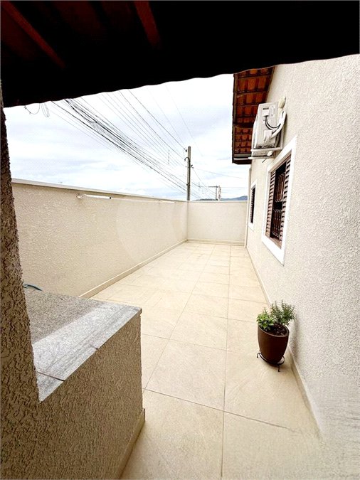 Casa térrea para venda com 02 dormitórios e 02 vagas de garagem em Atibaia