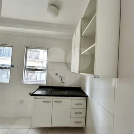 Apartamento Reformado com 1 dormitório, 1 vaga de garagem em Santa Cecília.