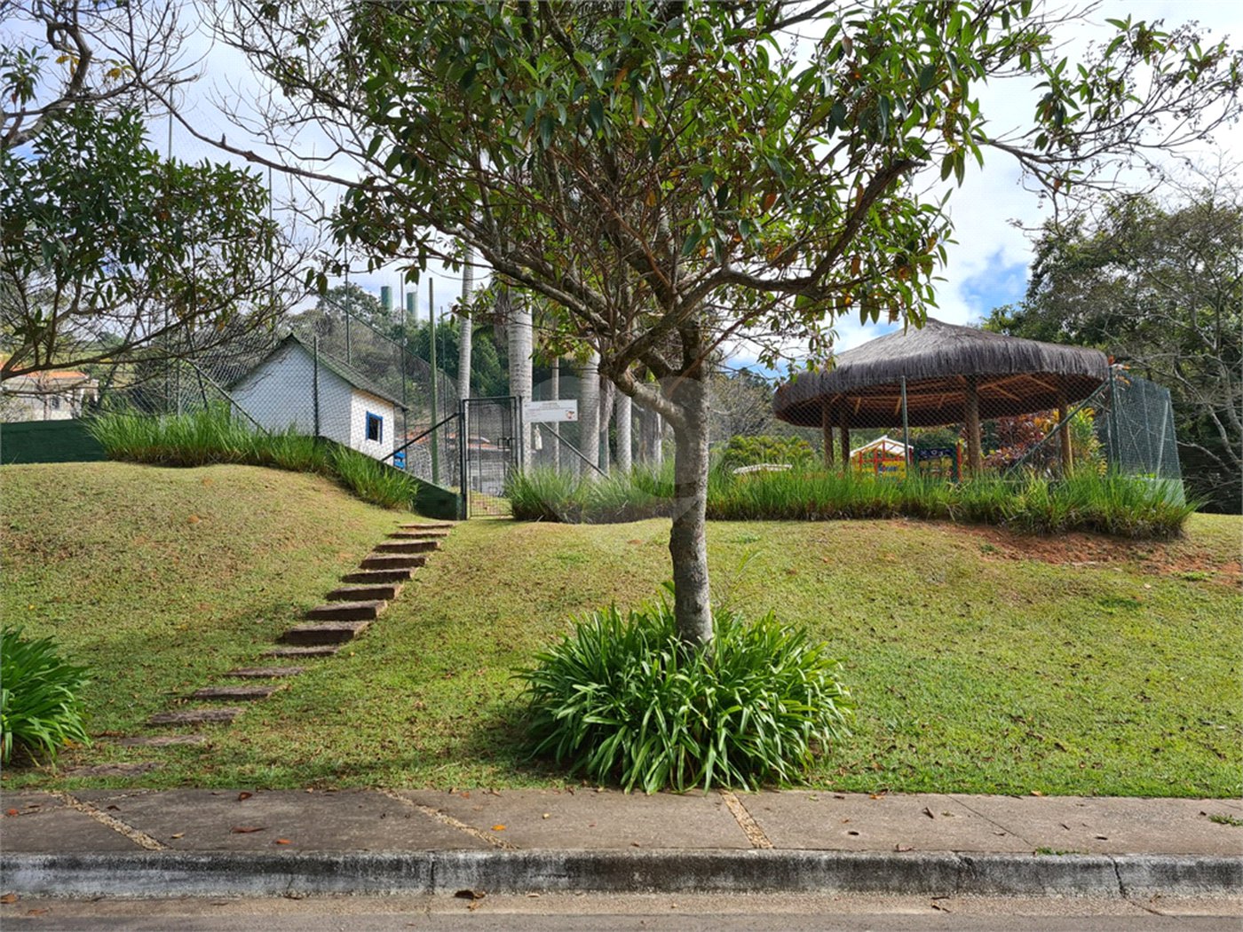 Casa à venda no condomínio Chácaras do Lago, Vinhedo - SP