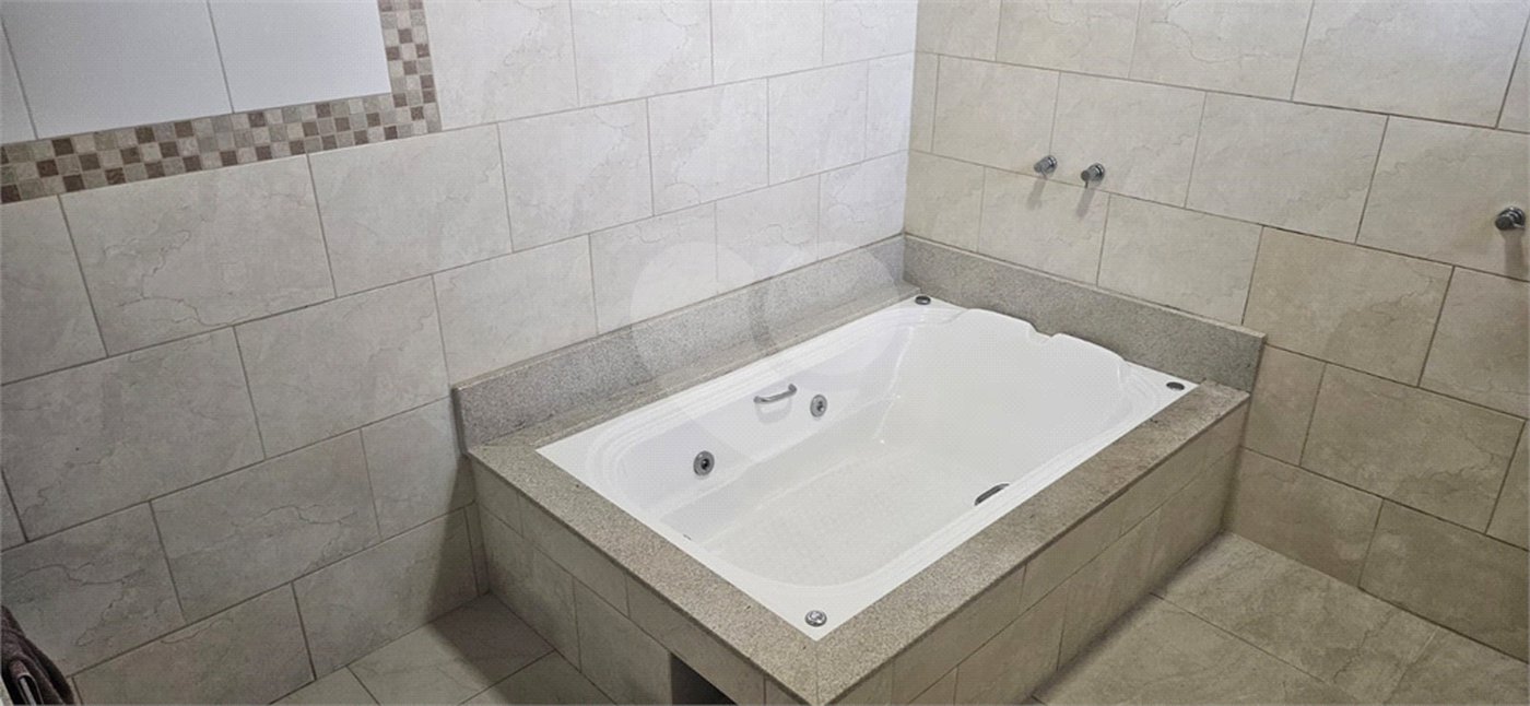 Casa à venda com 3 quartos, sendo 1 suíte,  no condomínio Reserva dos Vinhedos, Louveira - SP