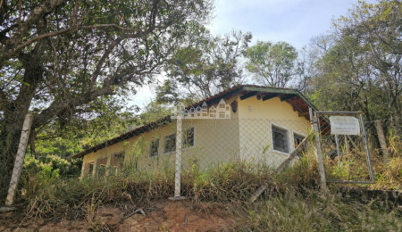 Chácara à venda com 2 quartos em Estância Santa Maria do Laranjal, Atibaia, SP