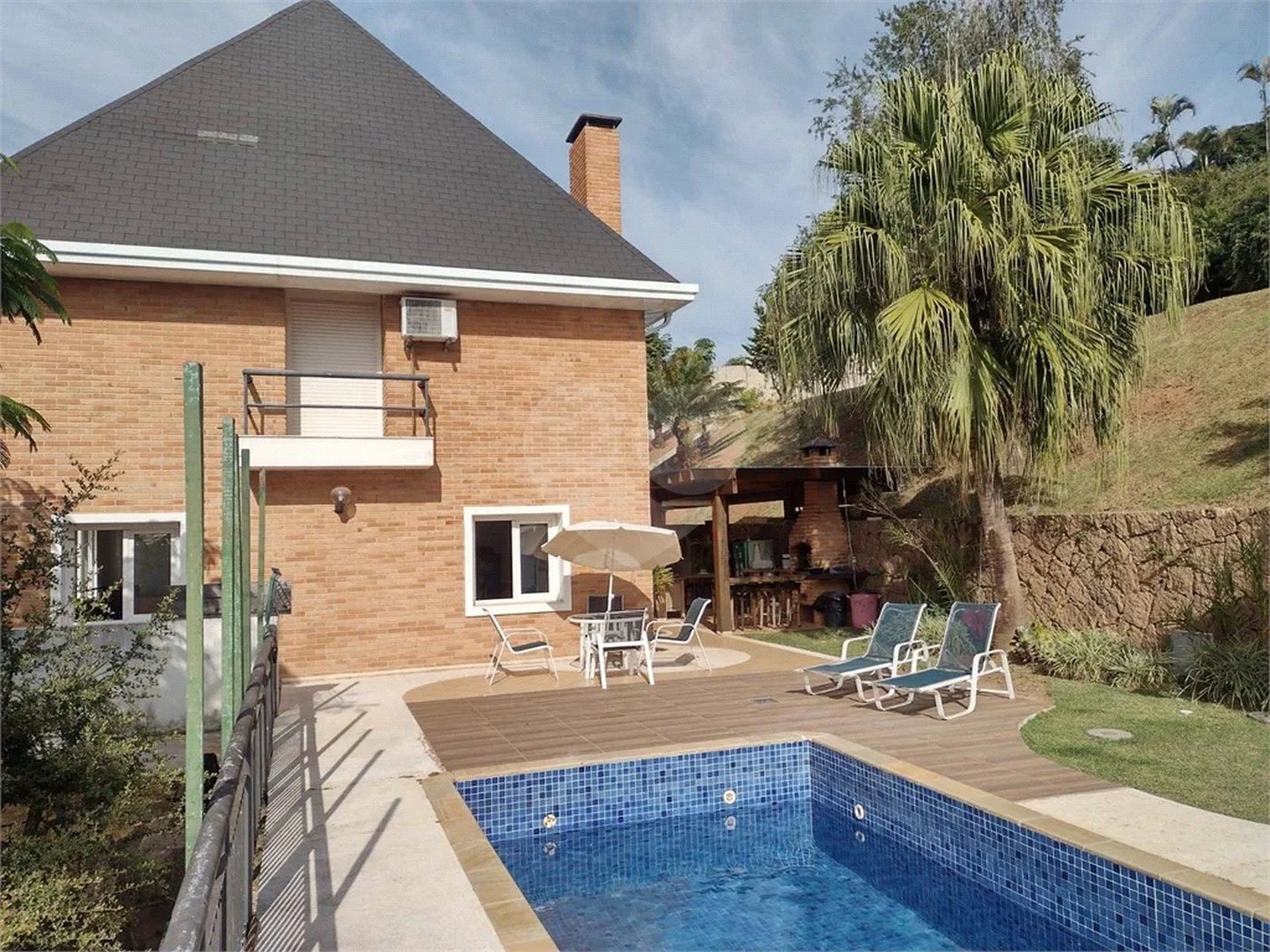 Casa à venda com 5 quartos, sendo 4 suítes, no condomínio Malota, Jundiaí - SP