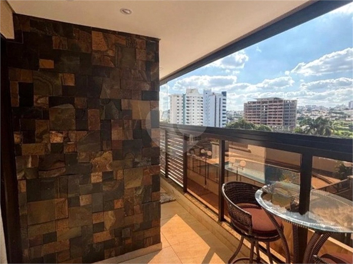 Apartamento à venda com 2 quartos, sendo 1 suíte, no Centro, Sorocaba, SP