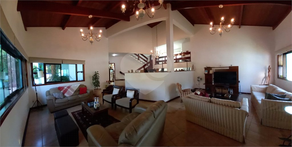 Casa à venda com 4 quartos, sendo 1 suíte, no condomínio Vale do Itamaracá, Valinhos - SP