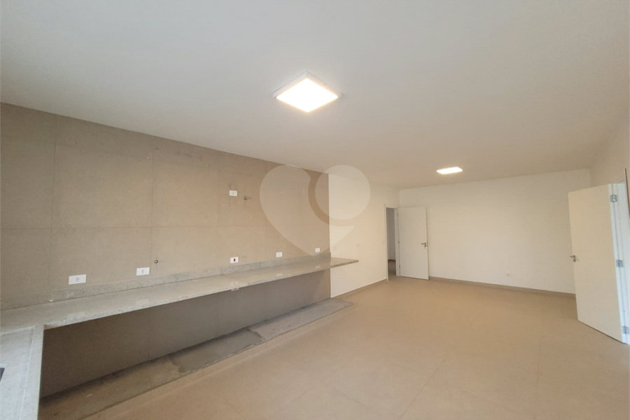 Casa Térrea à venda ou para alugar com 4 quartos, sendo 3 suítes,  em Horto Florestal, São Paulo, SP
