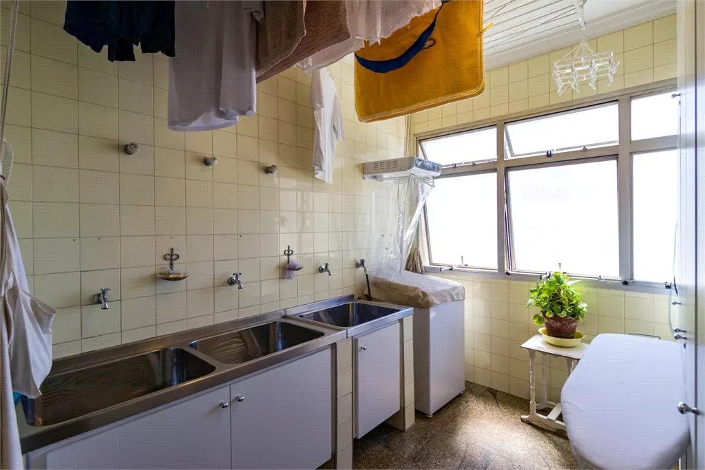 Apartamento à venda com 4 quartos, sendo 2 suítes, em Real Parque, São Paulo, SP