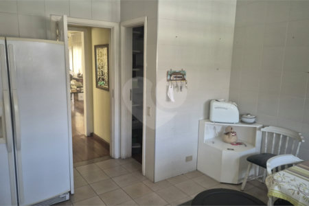 Casa à venda com 4 quartos, sendo 3 suítes,  no condomínio Chácara das Rosas, São Paulo - SP