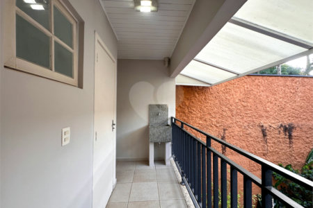 Casa à venda com 3 quartos, sendo 1 suíte,  no condomínio Barão do Triunfo, São Paulo - SP
