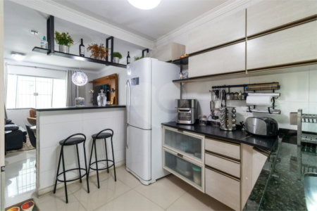 Casa à venda com 3 quartos, sendo 1 suíte, no condomínio Orquideas, São Paulo - SP