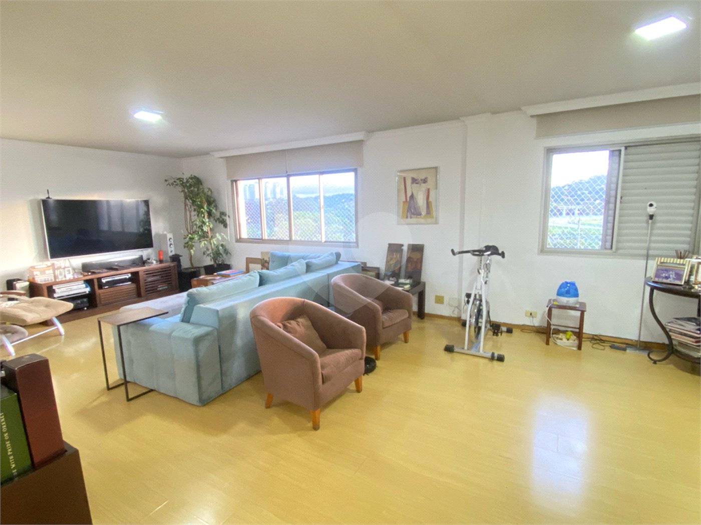 Apartamento para alugar com 4 quartos, sendo 1 suíte, em Jardim Europa, São Paulo, SP