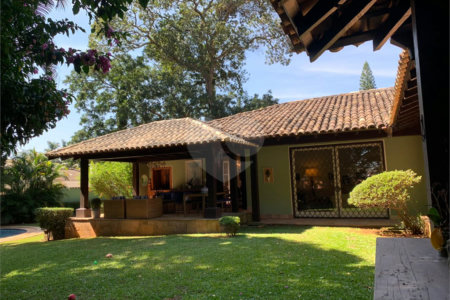 Casa Térrea à venda com 3 suítes em Interlagos, São Paulo, SP