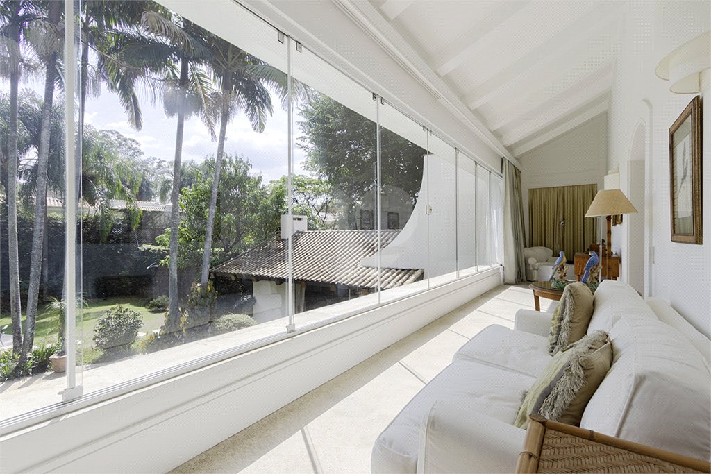 Casa à venda com 4 quartos, sendo 3 suítes, em Cidade Jardim, São Paulo, SP