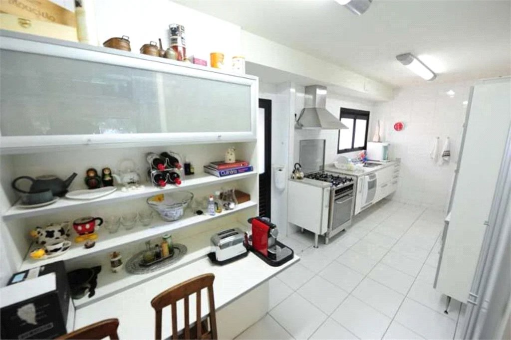 Apartamento à venda ou para alugar com 3 quartos, sendo 2 suítes, em Jardim Morumbi, São Paulo, SP