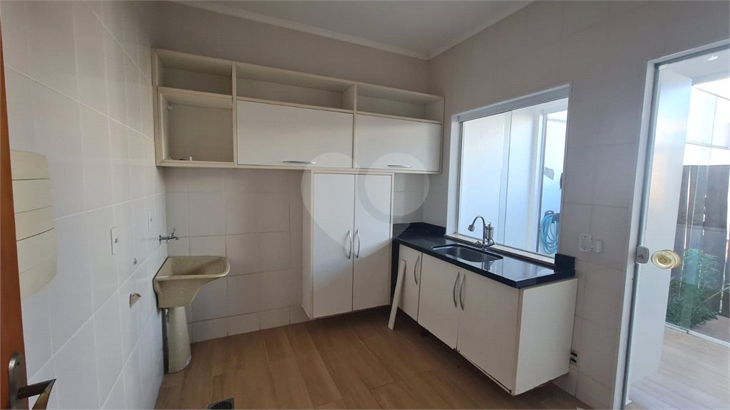 Sobrado à venda com 3 suítes em Vila Nastri, Itapetininga, SP
