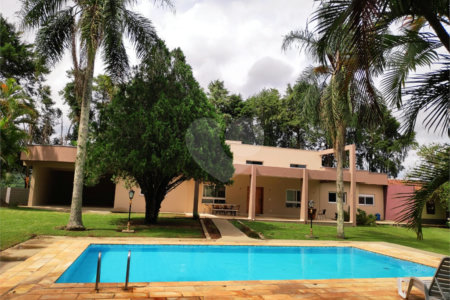 Chácara à venda com 2 quartos, sendo 1 suíte, em Atibaia, SP