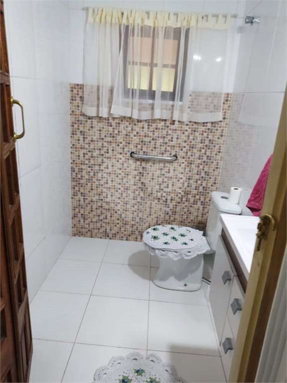 Casa à venda com 3 quartos, sendo 2 suítes, no condomínio Residencial Jardim Lago da Cantareira, Mairiporã - SP