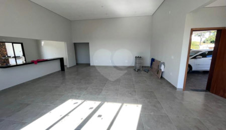 Casa à venda com 4 suítes no condomínio Village Saint Charbel, Araçoiaba da Serra - SP