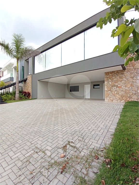 Casa à venda com 4 quartos, sendo 3 suítes,  no condomínio Alphaville Nova Esplanada 3, Votorantim - SP