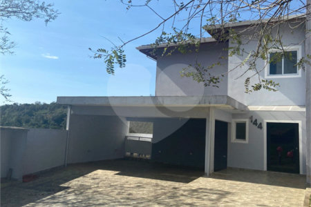Casa à venda com 3 suítes no condomínio Altos de São Roque, São Roque - SP