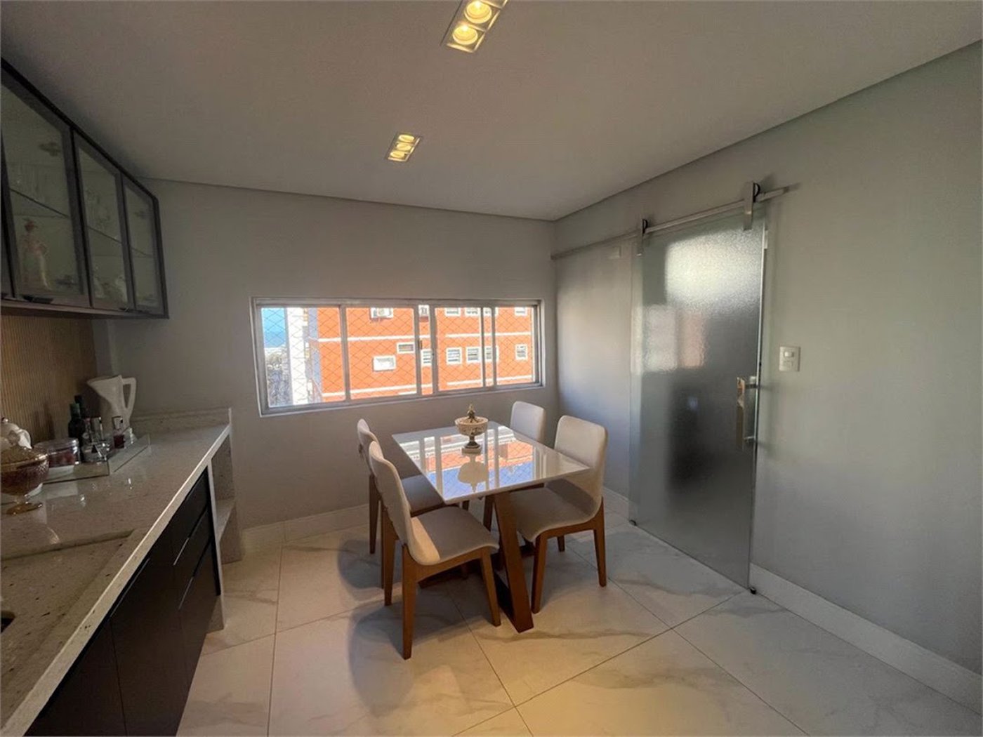 Apartamento Residencial à venda, Gonzaga, Santos - AP0199.