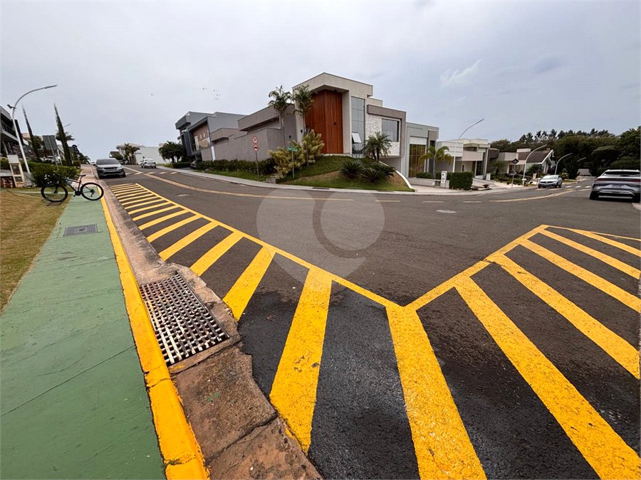 Casa à venda com 3 suítes no condomínio Residencial Maria Dulce, Indaiatuba - SP