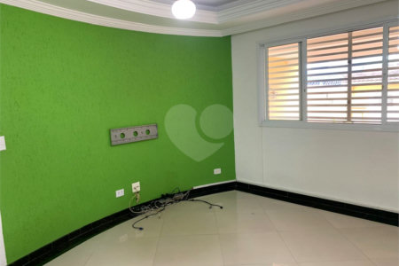 Sobrado à venda com 4 quartos, sendo 1 suíte, em Vila Campo Grande, São Paulo, SP