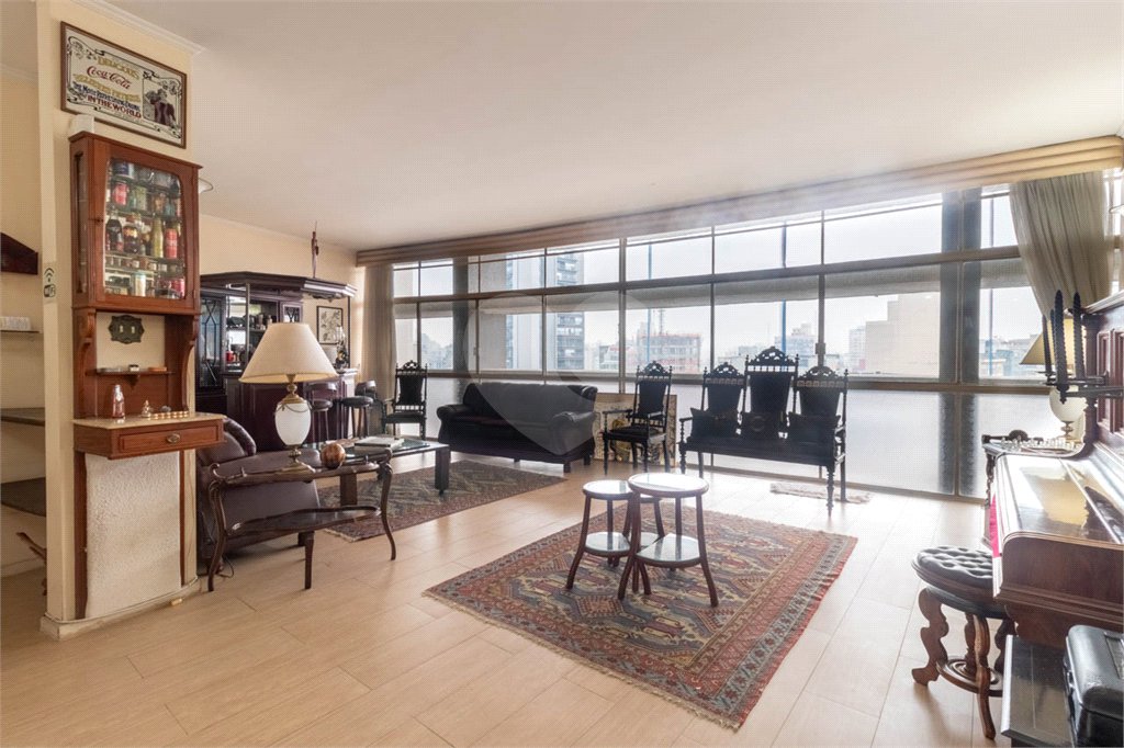 Apartamento à venda com 3 quartos, sendo 1 suíte, em República, São Paulo, SP