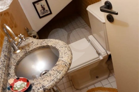 Sobrado à venda com 4 quartos, sendo 1 suíte,  em Rio Pequeno, São Paulo, SP