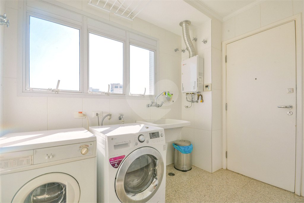 Cobertura à venda com 4 quartos, sendo 2 suítes, em Aclimação, São Paulo, SP