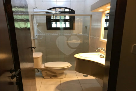 Casa à venda com 5 quartos, sendo 3 suítes, no condomínio Recanto das Flores, Indaiatuba - SP