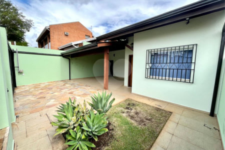 Casa Térrea à venda com 3 quartos, sendo 1 suíte,  em Cidade Universitária, Campinas, SP