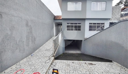 Sobrado à venda com 3 quartos, sendo 1 suíte,  em Vila Pedra Branca, São Paulo, SP