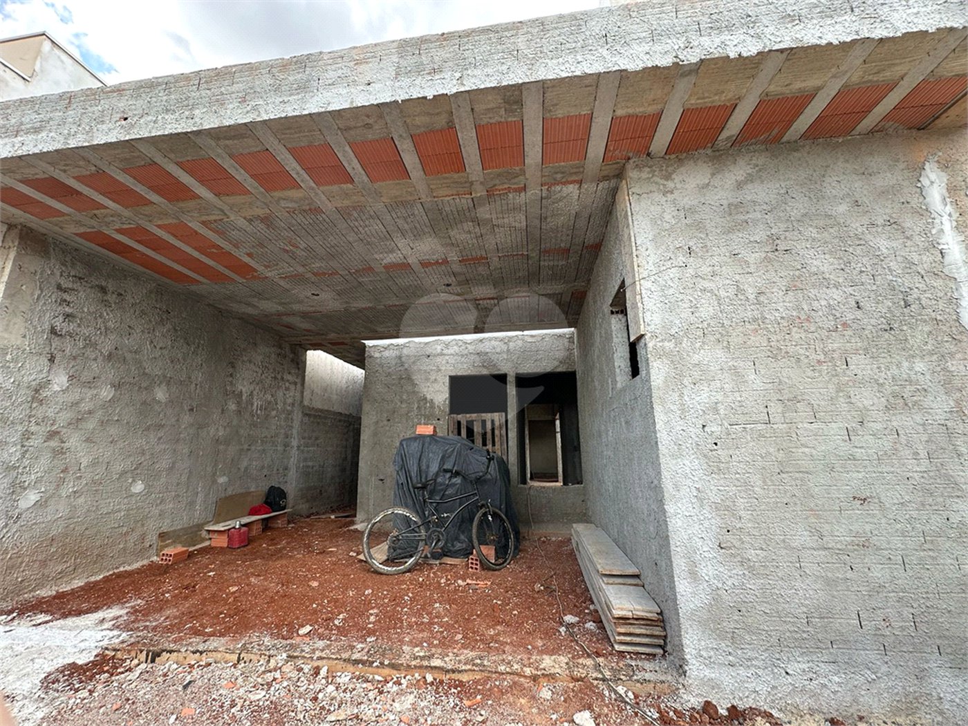 Casa à venda com 3 quartos, sendo 1 suíte, no condomínio Lago dos Ipês, Itapetininga - SP
