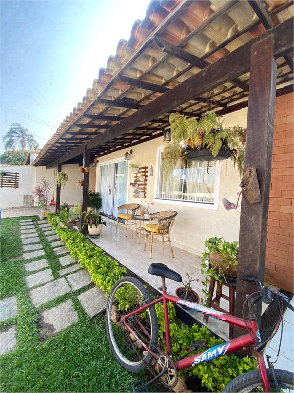 Casa em condomínio à venda com 4 quartos, sendo 1 suíte, em Baleia, São Pedro da Aldeia, RJ