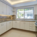 Casa para alugar com 5 quartos, sendo 3 suítes, no condomínio Chácara Flora, São Paulo - SP