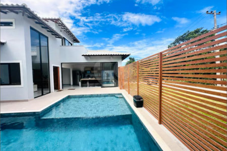 Casa à venda com 6 quartos, sendo 4 suítes,  em Caravelas, Armação dos Búzios, RJ