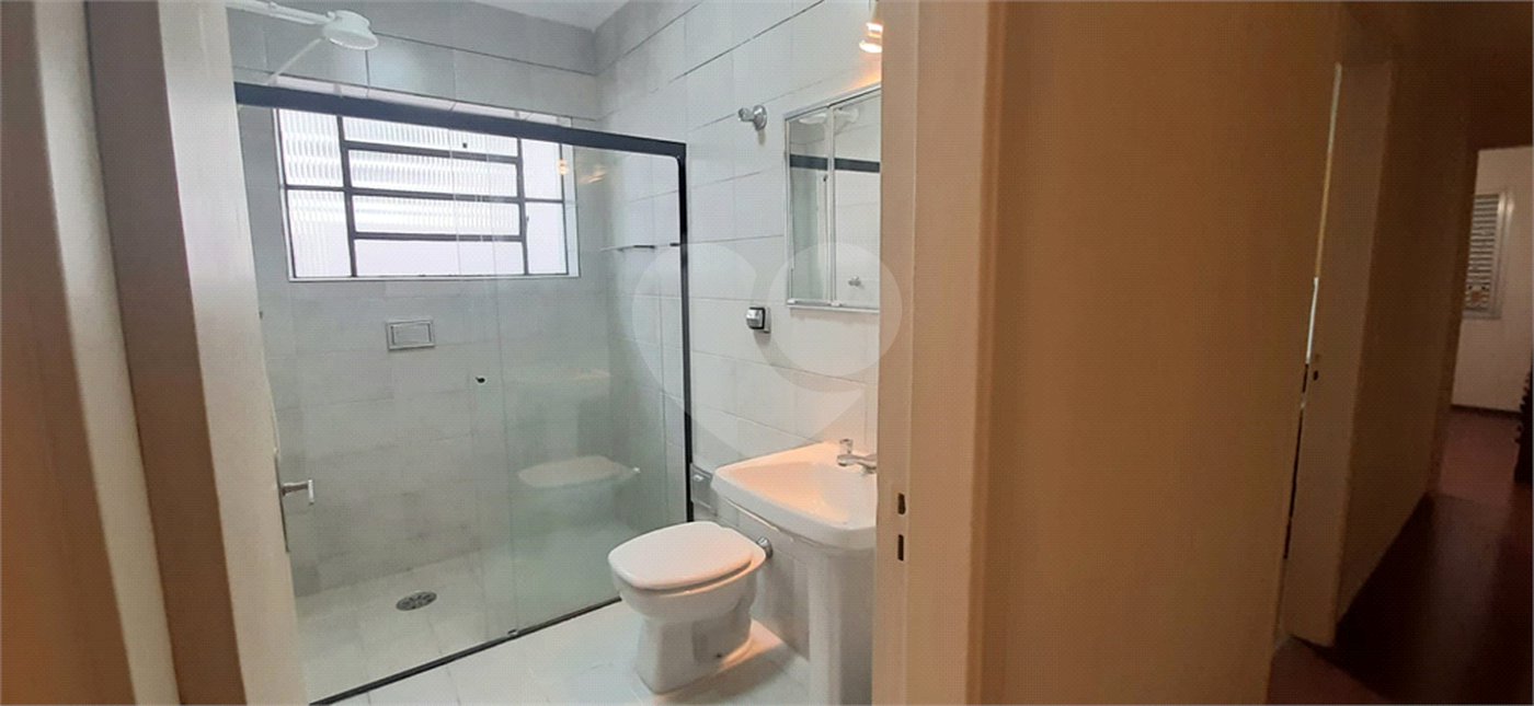 Sobrado amplo com 3 quartos, suíte e quintal para venda no Tremembé !!!