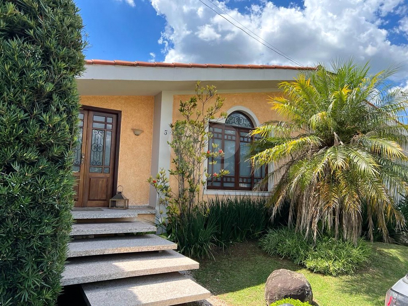 Casa à venda com 2 suítes no condomínio Recanto dos Ipes, Atibaia - SP