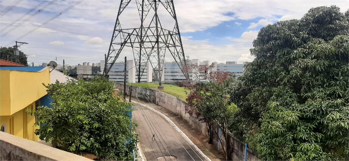Sobrado à venda com 8 quartos em Jardim São Luís, São Paulo, SP