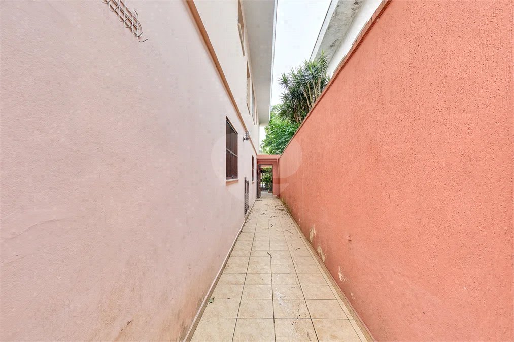 Sobrado à venda com 4 quartos, sendo 1 suíte, em Interlagos, São Paulo, SP