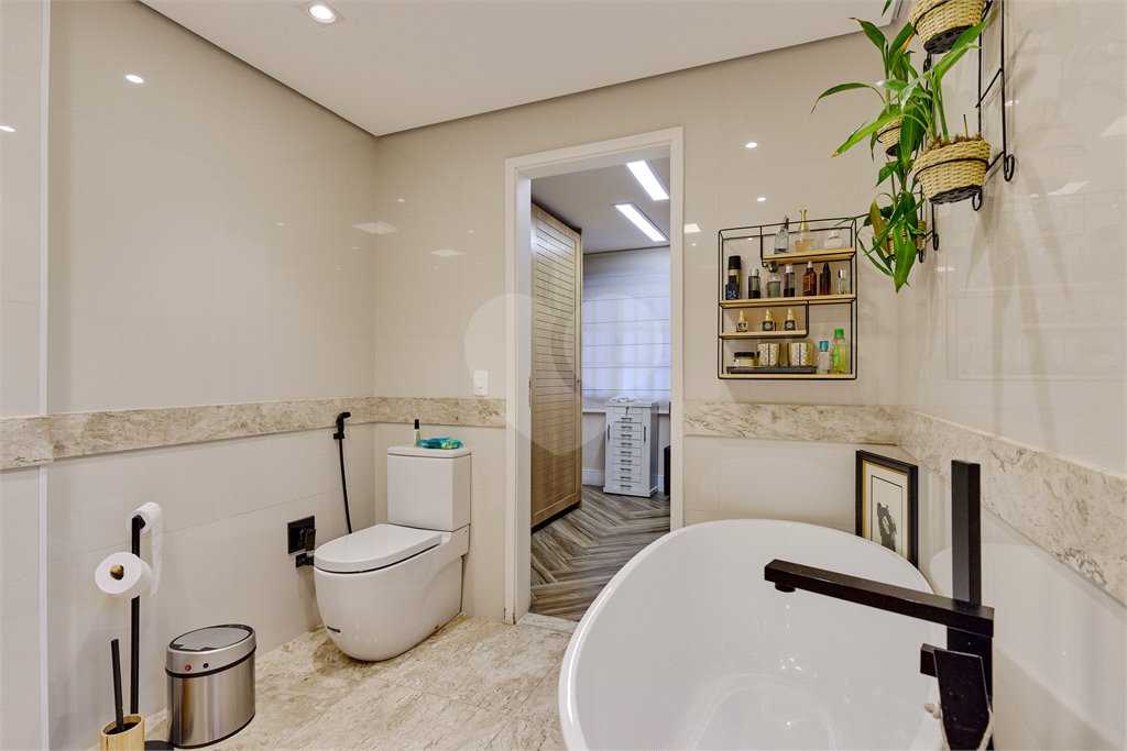 Casa Térrea à venda com 4 suítes em Chácara Flora, São Paulo, SP