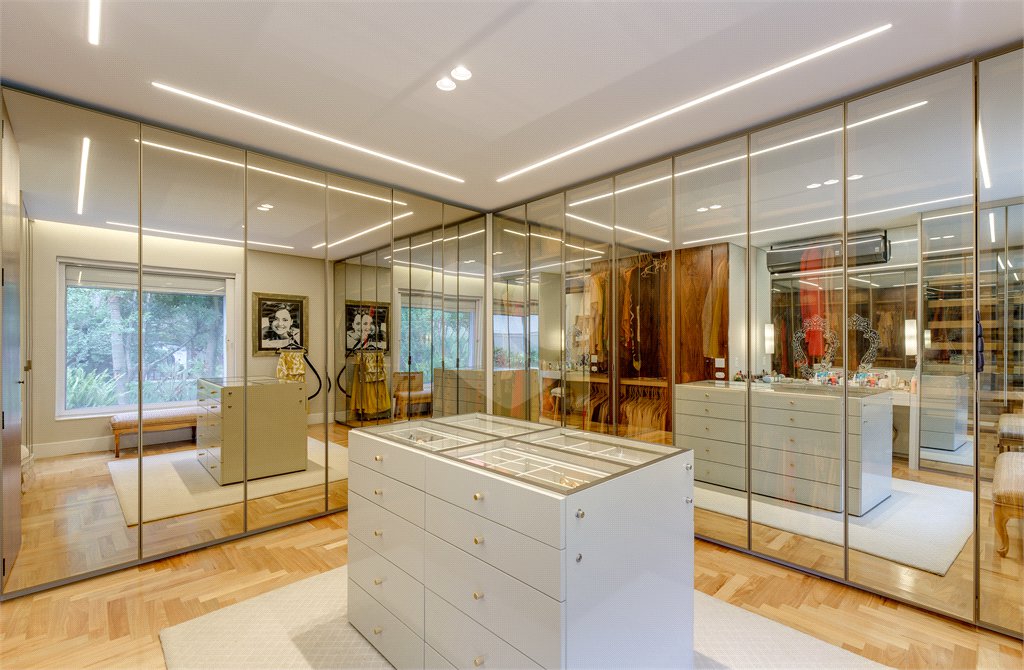 Casa Térrea à venda ou para alugar com 4 suítes em Alto da Boa Vista, São Paulo, SP