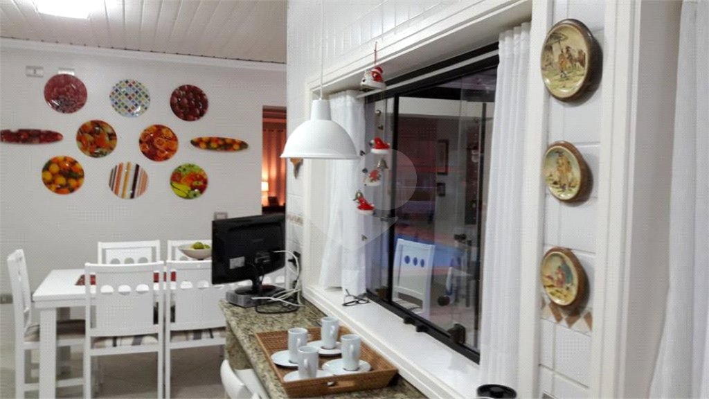 Casa à venda com 4 quartos, sendo 2 suítes, no condomínio Monte Belo, Salto - SP