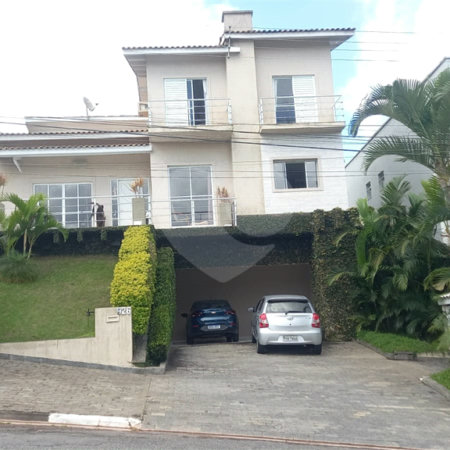 Casa à venda com 3 quartos, sendo 2 suítes, em Jardim Imperial Hills III, Arujá, SP